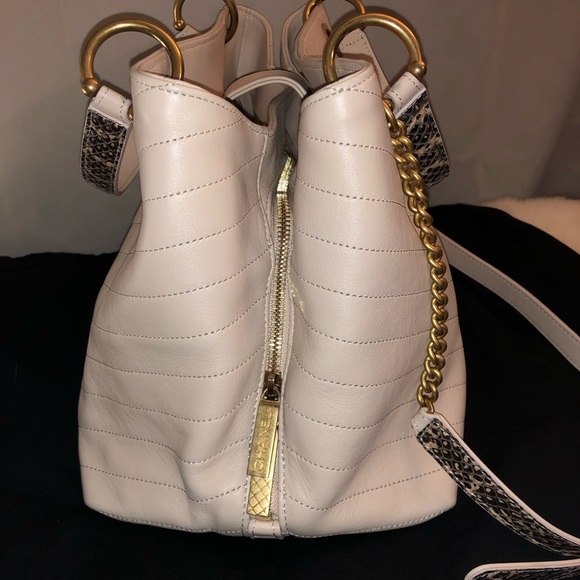 Chanel Chevron Chic Large Tote - Picture 8 of 8